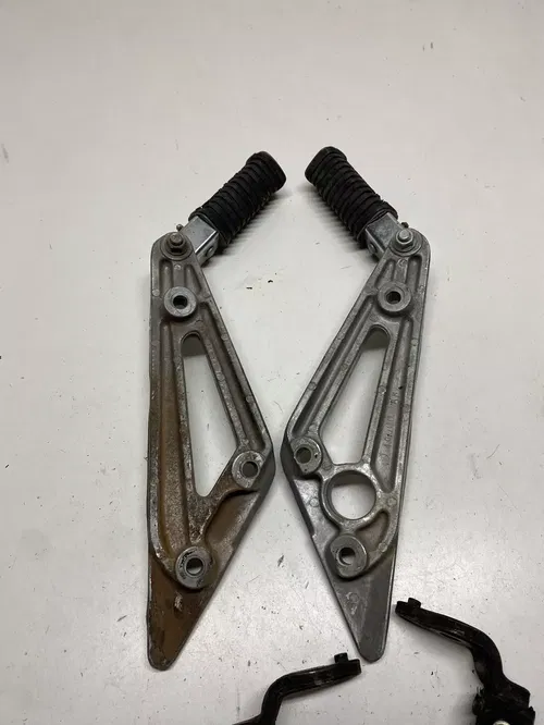 1982 82 YAMAHA XJ550 MAXIM XJ 550 Foot Pegs Peg L R Buddy Passenger Mount
