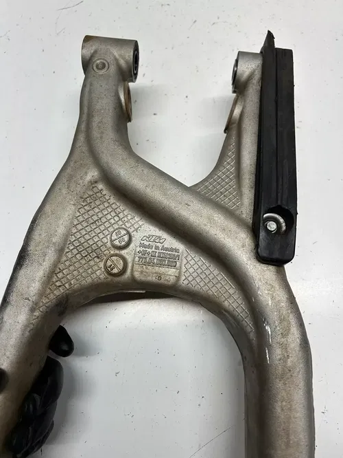 2008 08 KTM 250 XC-FW xcfw OEM GOOD! Swingarm Swing Arm Chain Guide Pivot