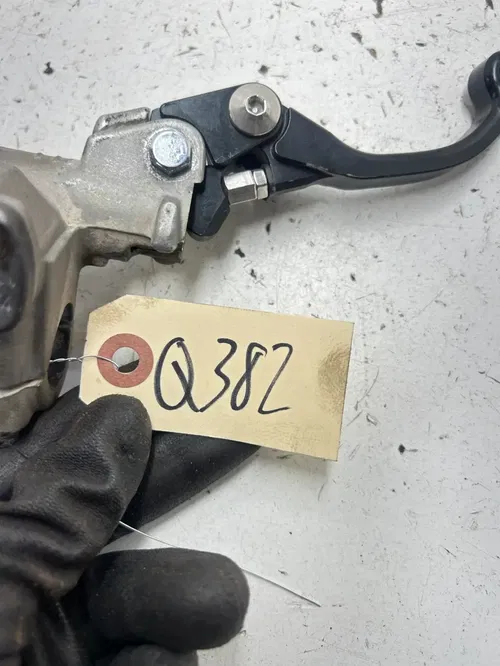 03 2003 Honda CR250R Cr 250 r 2 Stroke OEM Front Brake Caliper Master Line