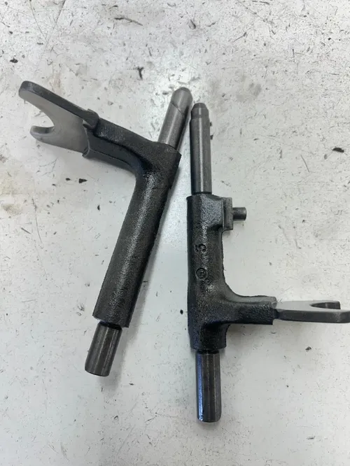 2000 Polaris Magnum 325 4x4 OEM Trans Transmission Gear Fork Shaft Chain