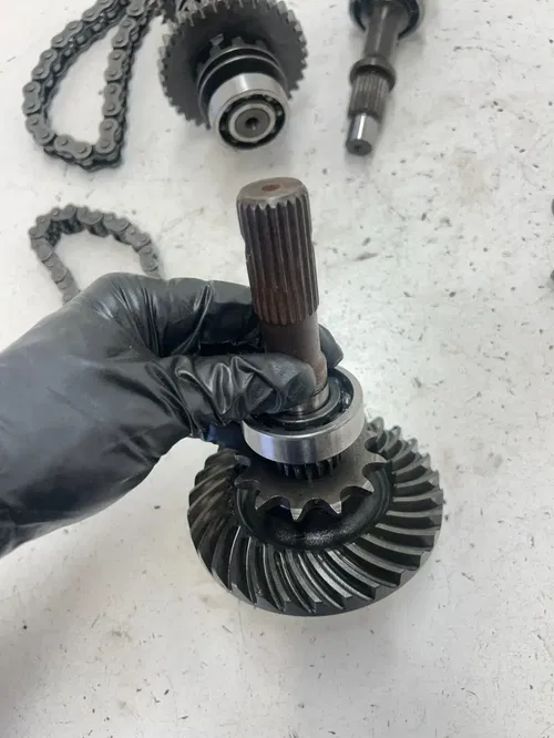 2000 Polaris Magnum 325 4x4 OEM Trans Transmission Gear Fork Shaft Chain