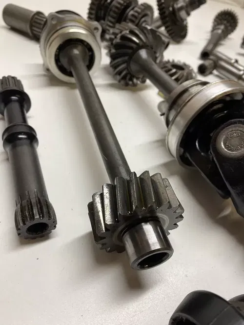 05 Suzuki King Quad LT 700 Trans Transmission Output Drive Shaft Line Bevel LOT!