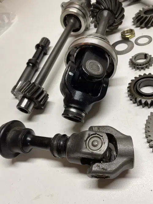 05 Suzuki King Quad LT 700 Trans Transmission Output Drive Shaft Line Bevel LOT!