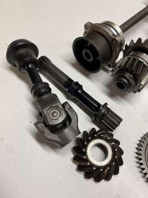 05 Suzuki King Quad LT 700 Trans Transmission Output Drive Shaft Line Bevel LOT!
