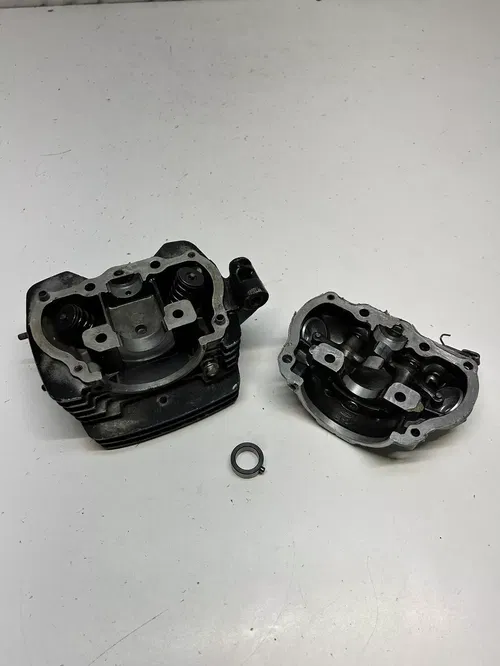 1983 83 HONDA XR200R xr 200 r OEM Cylinder Head Cap Valve Rocker Arm READ DESCRI