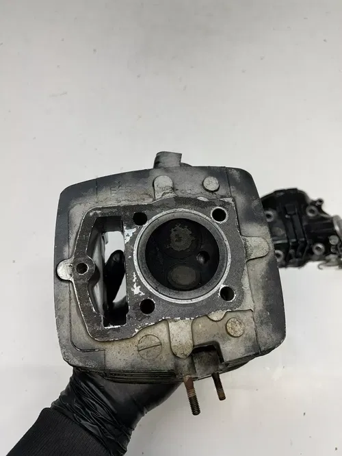 1983 83 HONDA XR200R xr 200 r OEM Cylinder Head Cap Valve Rocker Arm READ DESCRI