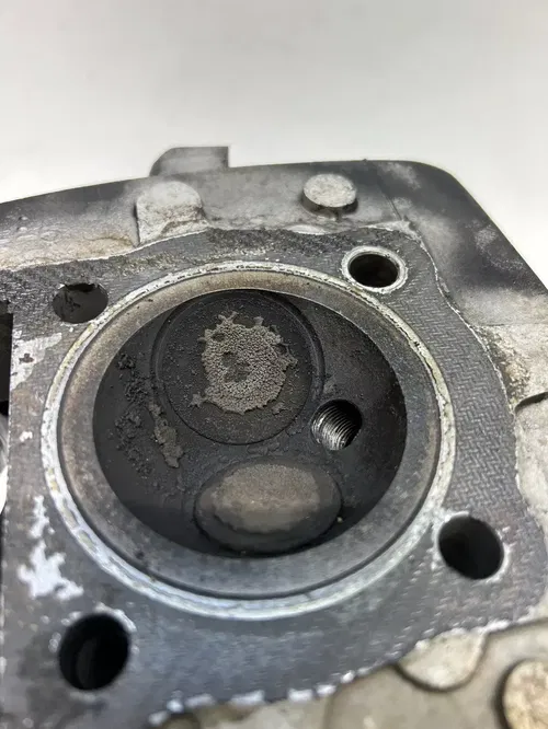 1983 83 HONDA XR200R xr 200 r OEM Cylinder Head Cap Valve Rocker Arm READ DESCRI