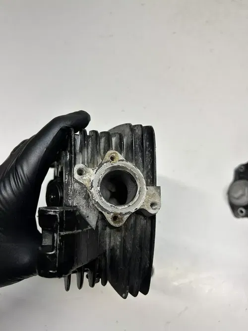 1983 83 HONDA XR200R xr 200 r OEM Cylinder Head Cap Valve Rocker Arm READ DESCRI
