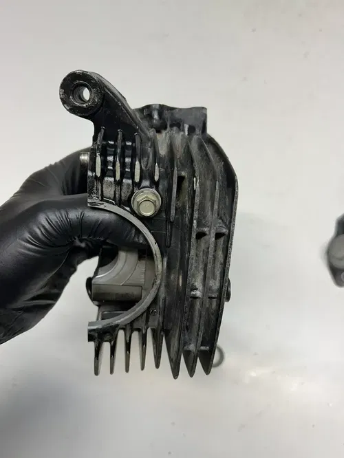 1983 83 HONDA XR200R xr 200 r OEM Cylinder Head Cap Valve Rocker Arm READ DESCRI
