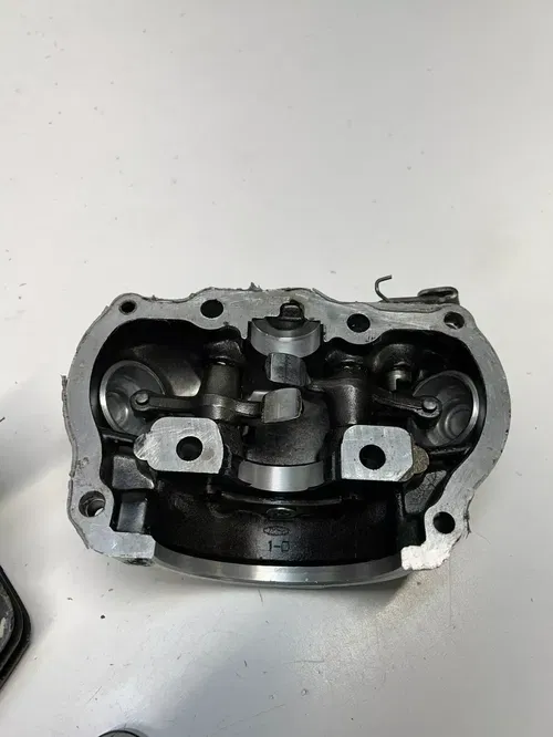 1983 83 HONDA XR200R xr 200 r OEM Cylinder Head Cap Valve Rocker Arm READ DESCRI