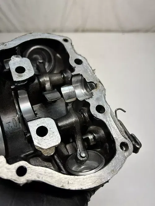 1983 83 HONDA XR200R xr 200 r OEM Cylinder Head Cap Valve Rocker Arm READ DESCRI