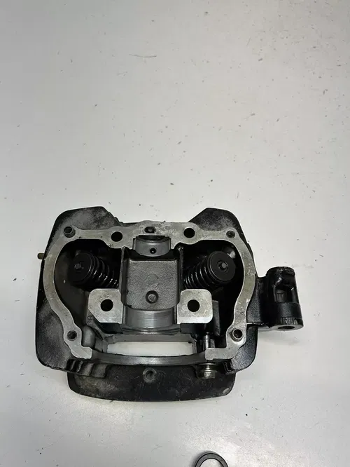 1983 83 HONDA XR200R xr 200 r OEM Cylinder Head Cap Valve Rocker Arm READ DESCRI