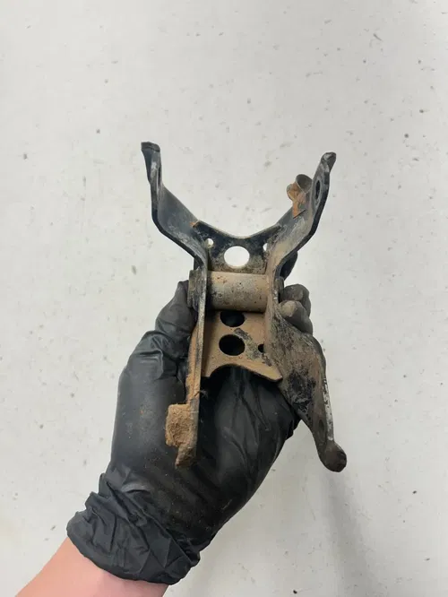 77  Yamaha IT175 it 175 1w2-007110 OEM Rear Motor Engine Mount Bracket Cradle