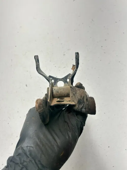 77  Yamaha IT175 it 175 1w2-007110 OEM Rear Motor Engine Mount Bracket Cradle