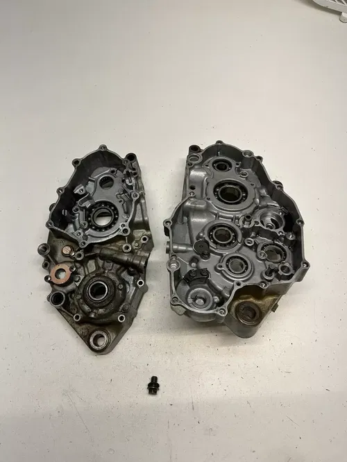 2001 01 YAMAHA YZ250F yz 250 f OEM Cases Crankcase L R Engine Motor Case