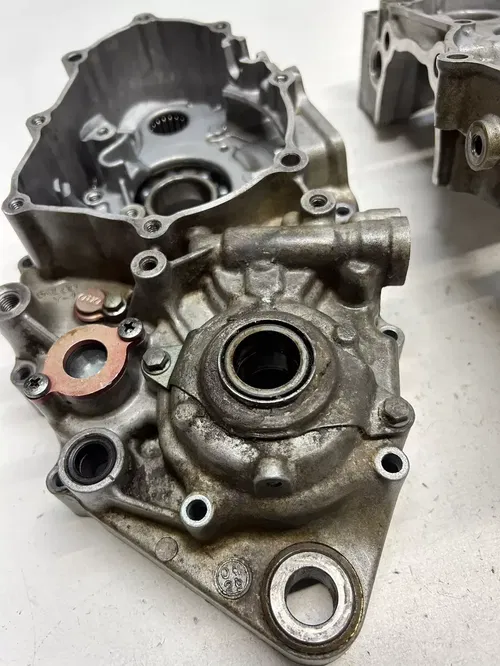 2001 01 YAMAHA YZ250F yz 250 f OEM Cases Crankcase L R Engine Motor Case