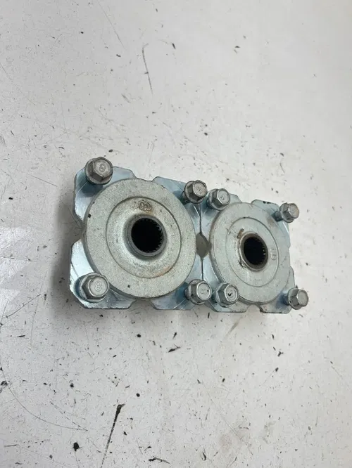 02 2002 Polaris Scrambler 90 2 Stroke OEM GOOD Rear Back Wheel Hub Lugs Hubs Lug