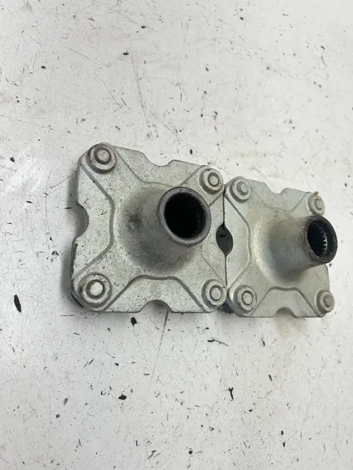 02 2002 Polaris Scrambler 90 2 Stroke OEM GOOD Rear Back Wheel Hub Lugs Hubs Lug
