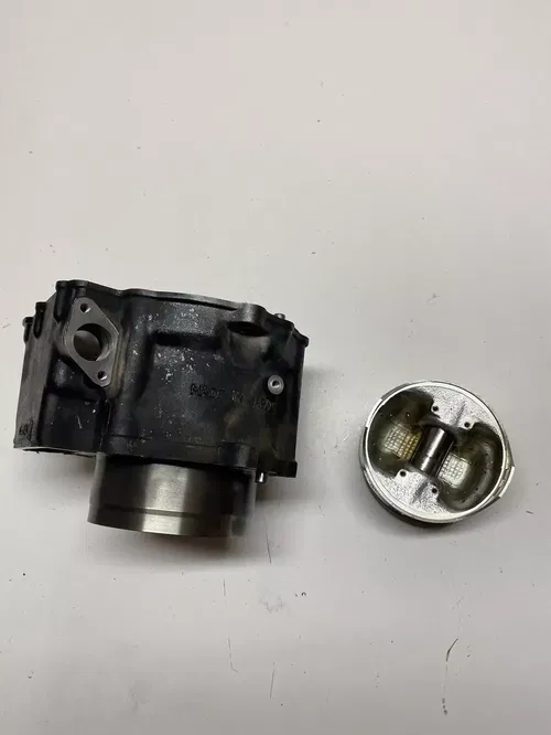 2005 05 Kawsaki KL 650 KL650-A Cylinder Head Jug Piston GOOD! Free US Ship