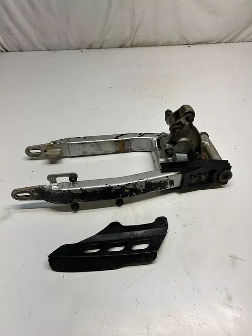 2002 02 yamaha ttr125l TTR 125 L LOT Swingarm Swing Arm Linkage Chain Guard
