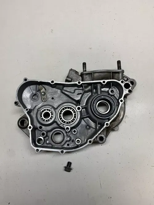 2003 03 Honda CR250 CR250R cr250r GOOD Right Crankcase Case Engine Motor