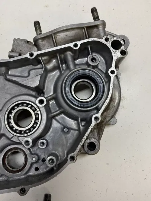 2003 03 Honda CR250 CR250R cr250r GOOD Right Crankcase Case Engine Motor