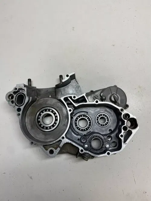 2003 03 Honda CR250 CR250R cr250r GOOD Right Crankcase Case Engine Motor