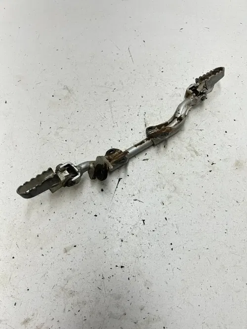 04 2004 Honda Crf 70 f CRF70F OEM STRAIGHT Foot Peg Mount Bar Support Bracket