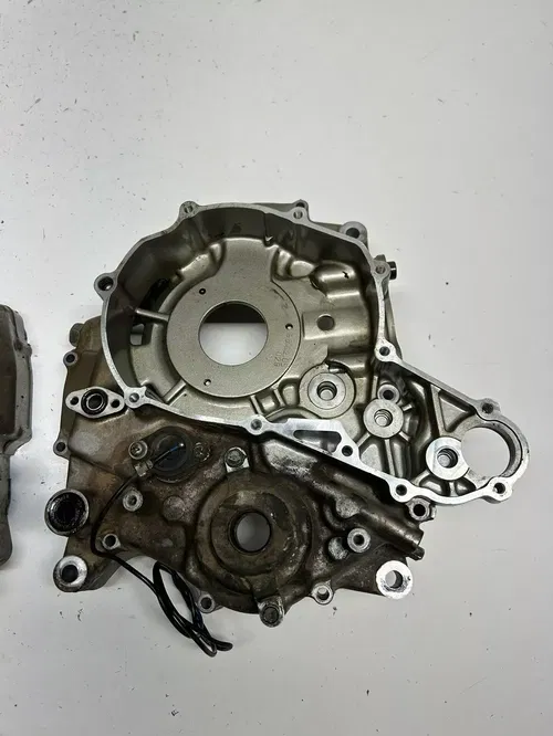 1996 96 Suzuki DR350SE DR 350 se OEM Crankcase Cases Case Engine Motor Plug