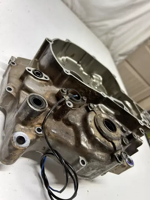1996 96 Suzuki DR350SE DR 350 se OEM Crankcase Cases Case Engine Motor Plug