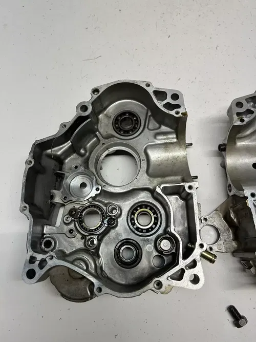 1996 96 Suzuki DR350SE DR 350 se OEM Crankcase Cases Case Engine Motor Plug