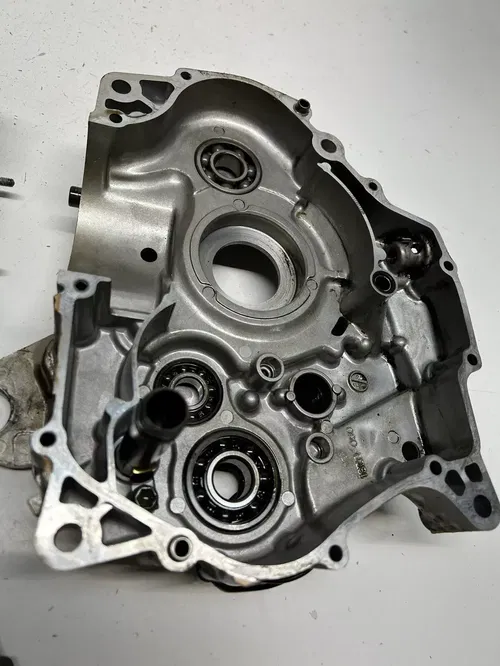 1996 96 Suzuki DR350SE DR 350 se OEM Crankcase Cases Case Engine Motor Plug