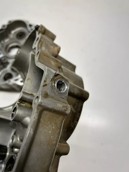 1996 96 Suzuki DR350SE DR 350 se OEM Crankcase Cases Case Engine Motor Plug