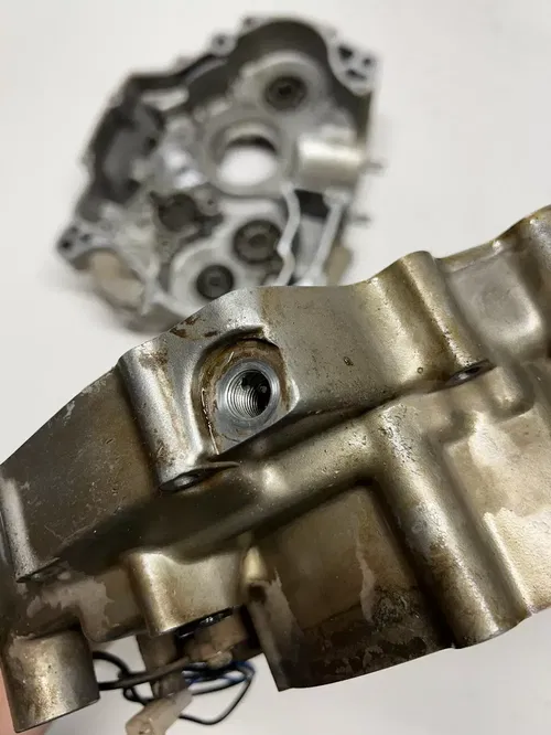 1996 96 Suzuki DR350SE DR 350 se OEM Crankcase Cases Case Engine Motor Plug