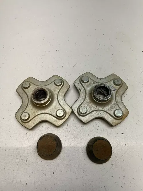2005 05 POLARIS PHOENIX 200 Rear Back Hubs Hub L R Lugs Dust Cap Cover #2