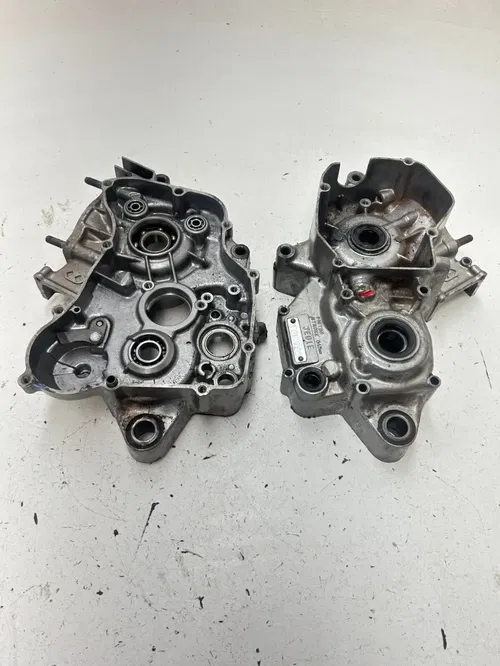 96 1996 Honda CR125R Cr 125 r OEM GOOD THREADS Crankcase Cases Case Engine Motor