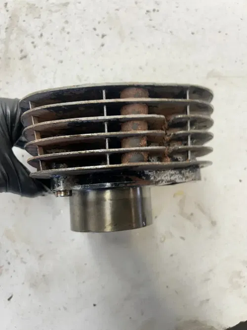 82 1982 Yamaha XT250J Xt 250 j OEM Cyl Cylinder Jug Sleeve Piston Intake READ