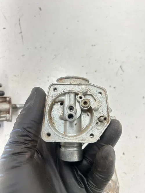 05 2005 Polaris Predator 90 2 Stroke Carb Carburetor Bowl Body Spring READ
