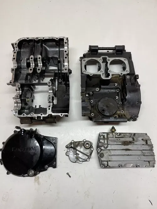 2001 01 NINJA EX 500 R MINT 995 MILES CRANK CASES CLUTCH COVER OIL PAN GOOD!