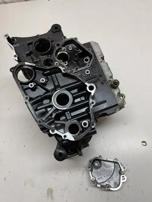 2001 01 NINJA EX 500 R MINT 995 MILES CRANK CASES CLUTCH COVER OIL PAN GOOD!