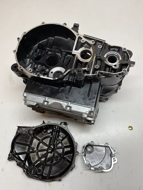 2001 01 NINJA EX 500 R MINT 995 MILES CRANK CASES CLUTCH COVER OIL PAN GOOD!