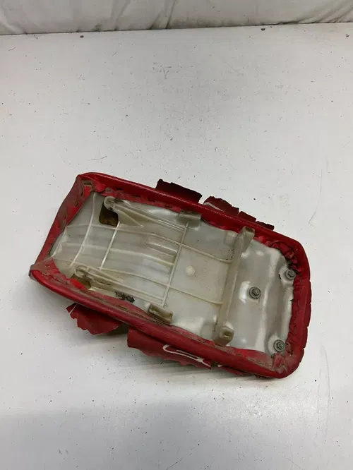 2000 Honda Xr70r XR70R xr 70 r OEM Seat Pan Saddle GOOD THREADS MOUNTS