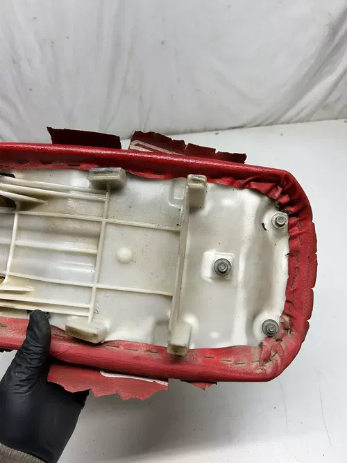 2000 Honda Xr70r XR70R xr 70 r OEM Seat Pan Saddle GOOD THREADS MOUNTS
