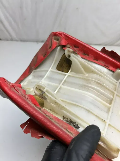 2000 Honda Xr70r XR70R xr 70 r OEM Seat Pan Saddle GOOD THREADS MOUNTS