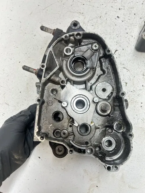 79 1979 Yamaha IT175F It 175 f OEM Crankcase Crank Cases Case Engine Motor Cover