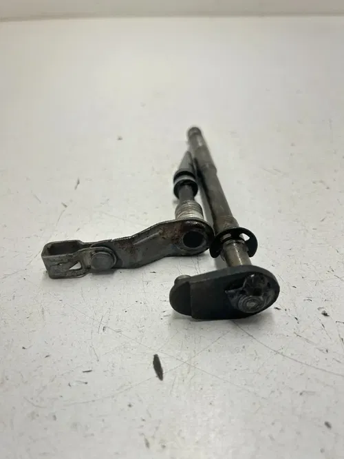 77 1977 Yamaha IT175 it 175 1w2-007110 OEM Shifter Shaft Clutch Arm Pivot Mount