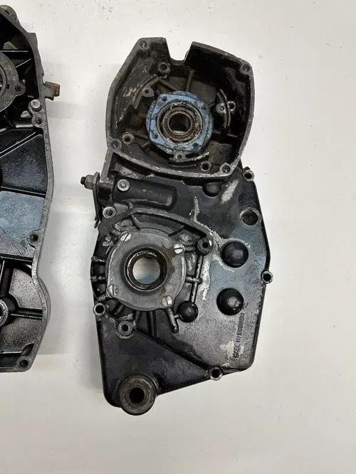 1985 85 HUSQVARNA WR125 wr 125 DAMAGE!! Crankcase Cases L R Engine Motor