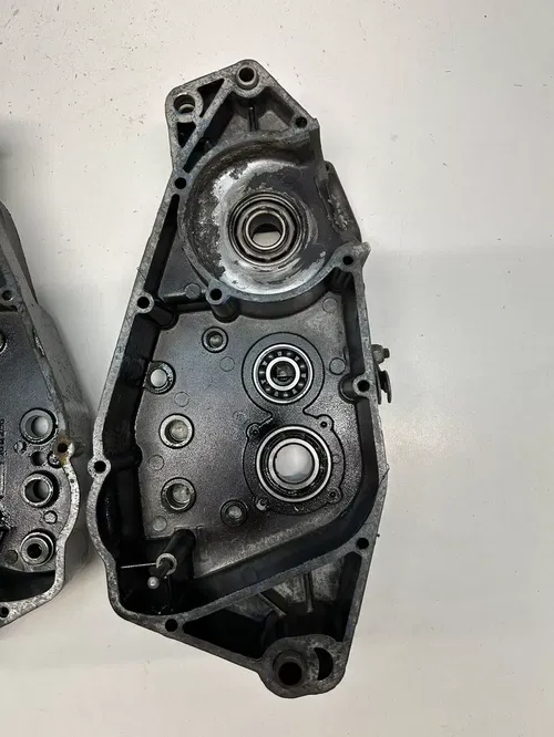 1985 85 HUSQVARNA WR125 wr 125 DAMAGE!! Crankcase Cases L R Engine Motor