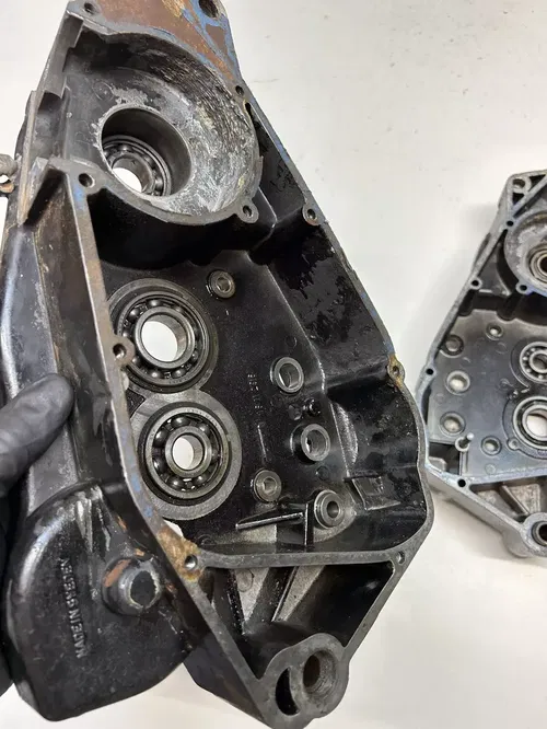 1985 85 HUSQVARNA WR125 wr 125 DAMAGE!! Crankcase Cases L R Engine Motor