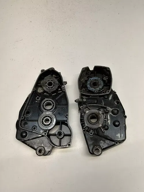 1985 85 HUSQVARNA WR125 wr 125 DAMAGE!! Crankcase Cases L R Engine Motor